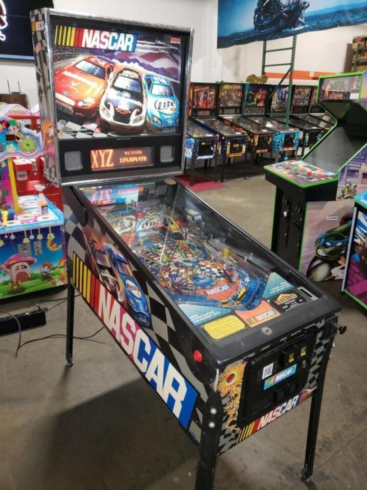 NASCAR RACING PINBALL MACHINE STERN INC.