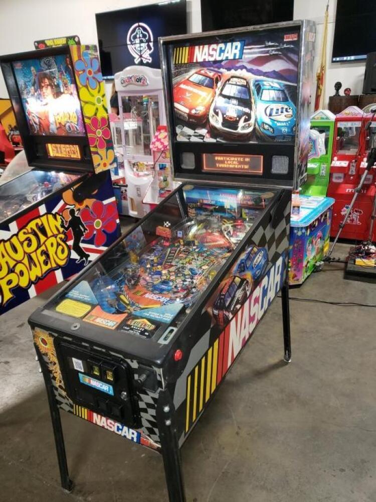 NASCAR RACING PINBALL MACHINE STERN INC.