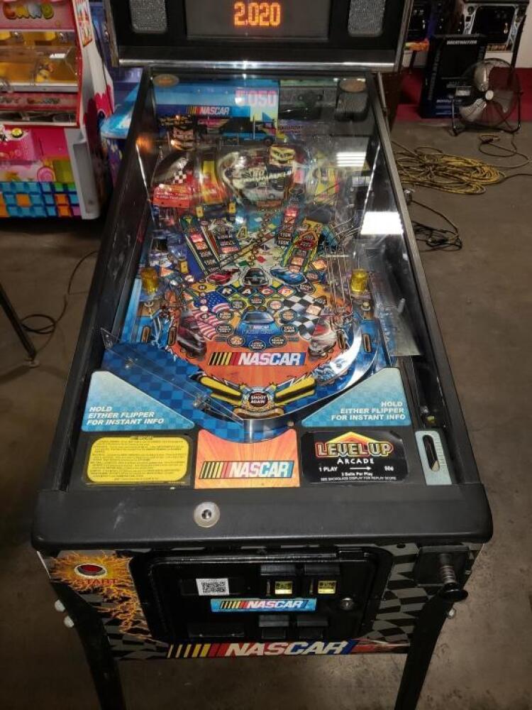 NASCAR RACING PINBALL MACHINE STERN INC.