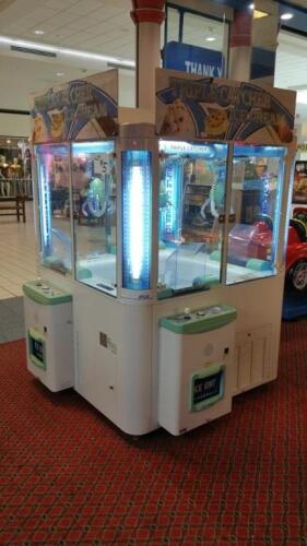 TRIPLE CATCHER 4 SIDE ICE CREAM VEND CRANE MACHINE