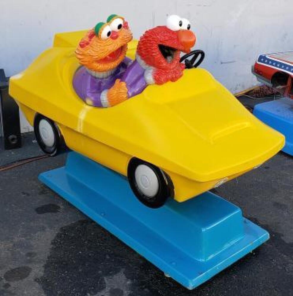 KIDDIE RIDE SESAME STREET MONSTER CAR