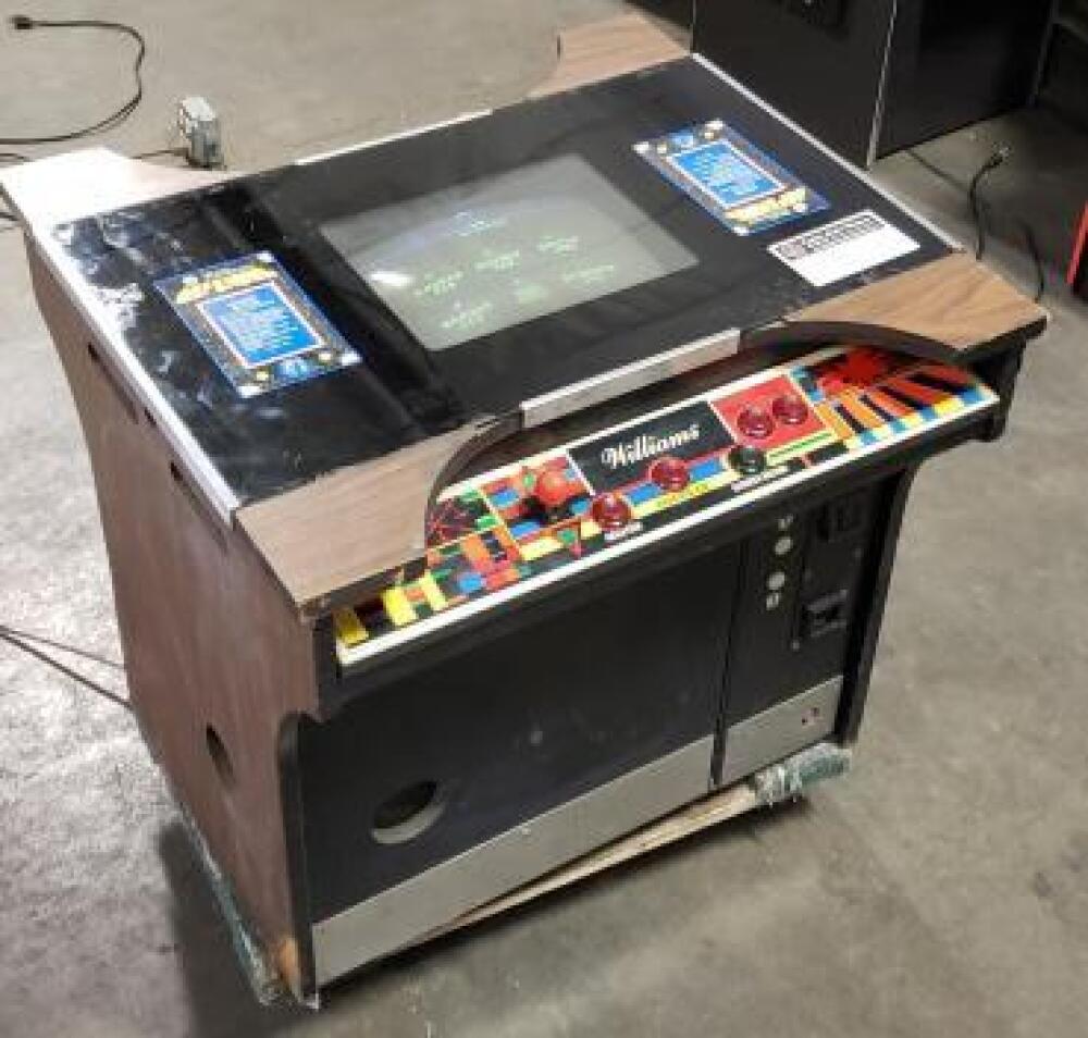 DEFENDER COCKTAIL TABLE CLASSIC ARCADE GAME