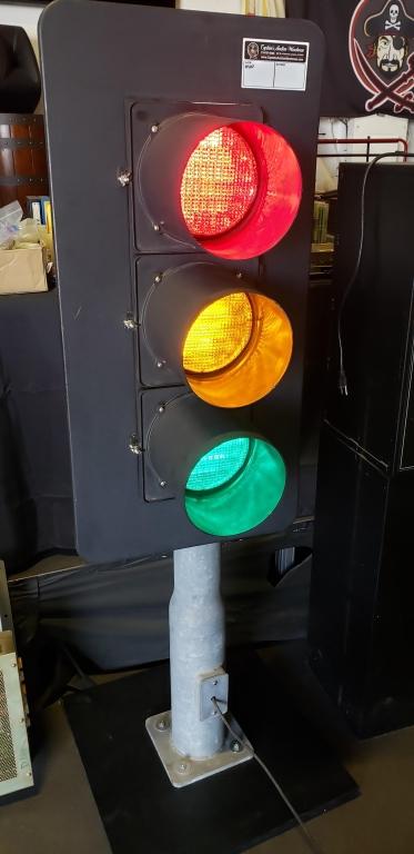 traffic-signal-light-full-size-on-stand