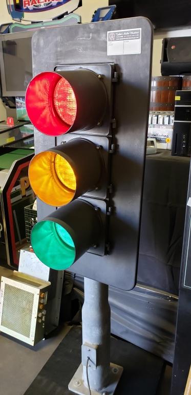 traffic-signal-light-full-size-on-stand