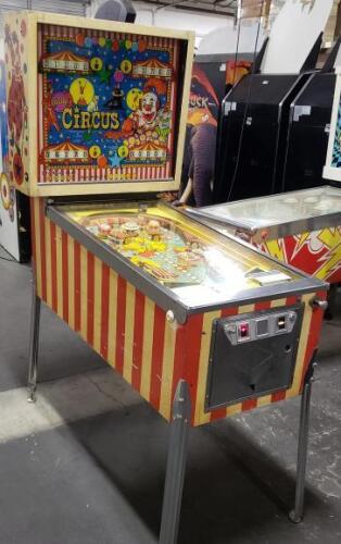 CIRCUS PINBALL MACHINE CLASSIC BALLY 1973