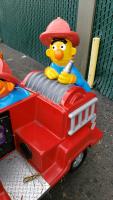 KIDDIE RIDE BERT & ERNIE FIRE TRUCK SESAME STREET - 3