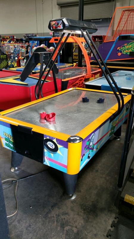 AIR HOCKEY TABLE FAST TRACK WITH OVERHEAD SCORING