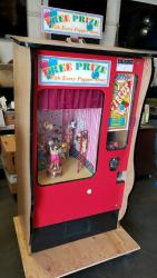 PUPPET CIRCUS ANTIQUE CAPSULE PRIZE VENDING