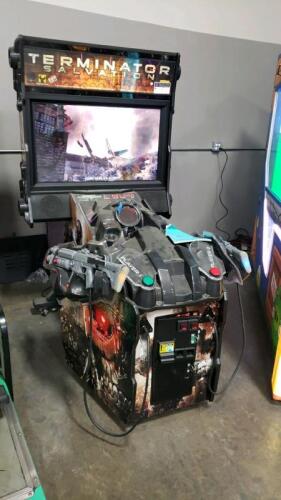 TERMINATOR SALVATION DELUXE 42" SHOOTER ARCADE GAME