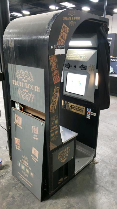 APPLE INDUSTRIES PHOTO BOOTH KIOSK TOUCH SCREEN