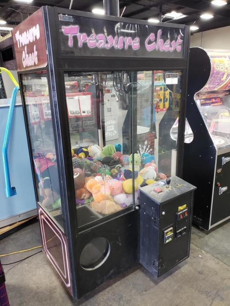 TREASURE CHEST PLUSH CLAW CRANE MACHINE