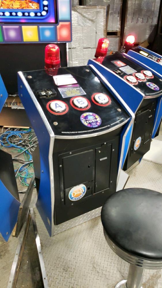 SUPER TRIVIA 6 PLAYER DELUXE ARCADE GAME ICE DAVE & BUSTERS