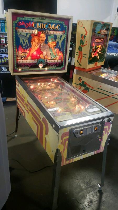 OLD CHICAGO PINBALL MACHINE BALLY