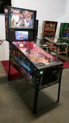 BLACK KNIGHT SWORDS OF RAGE PRO MODEL PINBALL MACHINE