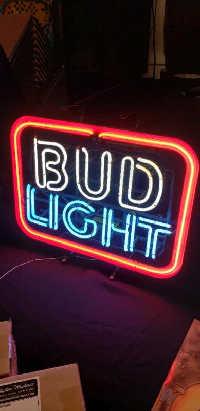 1 LOT- BUD LIGHT BEER NEON SIGN LIGHT