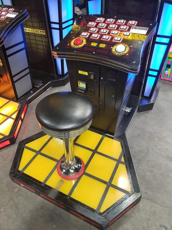 DEAL OR NO DEAL DELUXE MODEL ARCADE GAME ICE #2