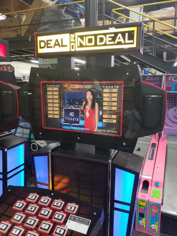 DEAL OR NO DEAL DELUXE MODEL ARCADE GAME ICE #2