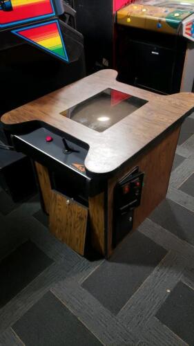 TUNI COCKTAIL TABLE ARCADE GAME