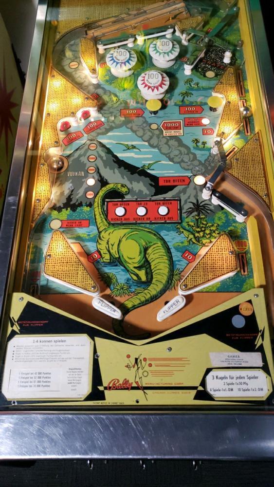 Four Million B.C. Pinball Machine (german) Bally EM