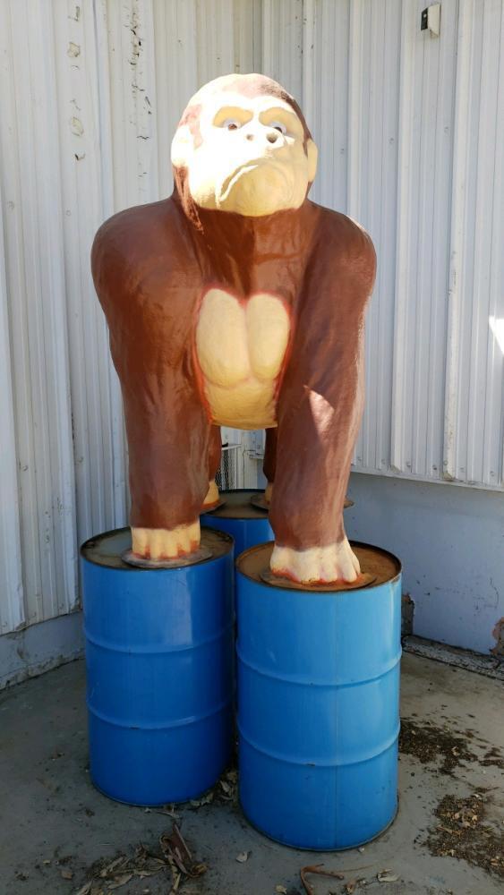 DONKEY KONG DOOR ENTRANCE GREETER STATUE