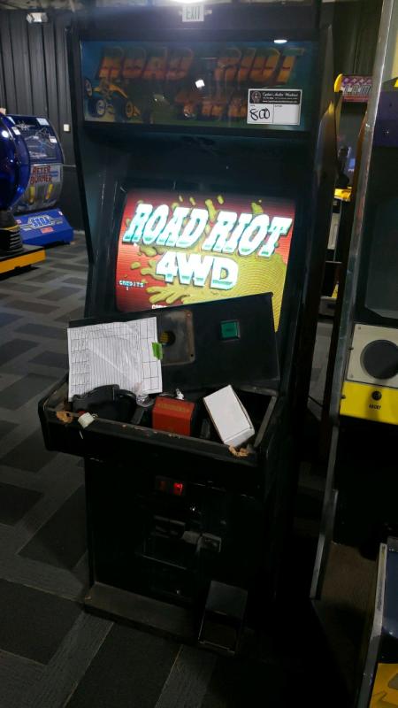 Road Riot 4WD Arcade Game