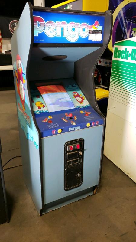 PENGO UPRIGHT CLASSIC 19" ARCADE GAME SEGA