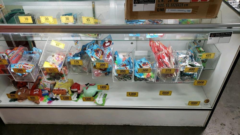 REDEMPTION PRIZE COUNTER WITH PRIZES MISC.