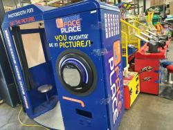 APPLE INDUSTRIES BIG BLUE PHOTOBOOTH KIOSK FACE PLACE