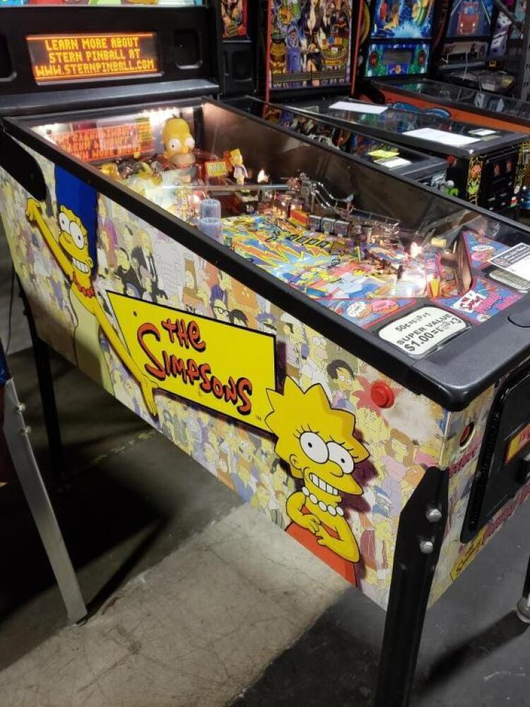THE SIMPSON PINBALL PARTY PINBALL MACHINE STERN