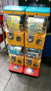 TOMY GACHA 4 BIN WITH DISPLAY CAPSULE VENDING MACHINE