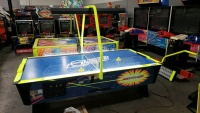 AIR HOCKEY TABLE DYNAMO HOT FLASH W/ OVERHEAD SCORING #1