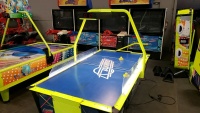 AIR HOCKEY TABLE DYNAMO HOT FLASH W/ OVERHEAD SCORING #1 - 2