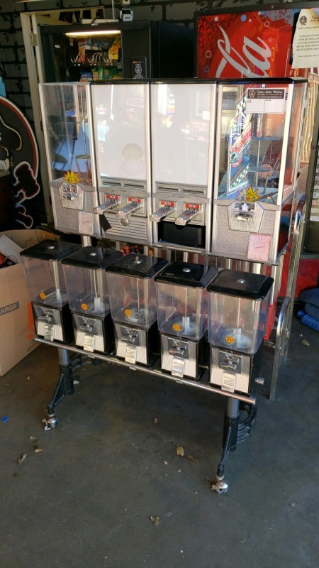 NORTHWESTERN 9 HEAD CANDY CAPSULE BULK VENDING RACK