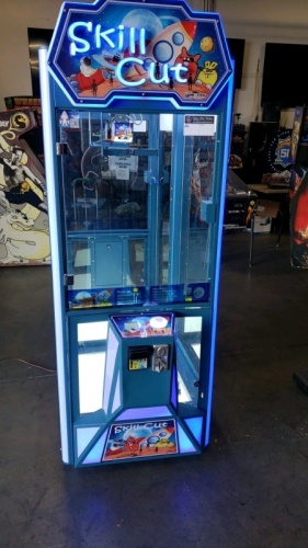 SKILL CUT INSTANT PRIZE VENDING MACHINE
