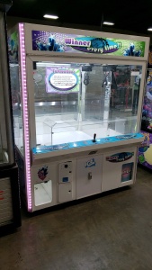 60" WINNER EVERYTIME DUAL CLAW CRANE MACHINE ICE