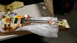 ADVENTURE TIME CARTOON NETWORK LIMITED EDITION GUITAR #009/100