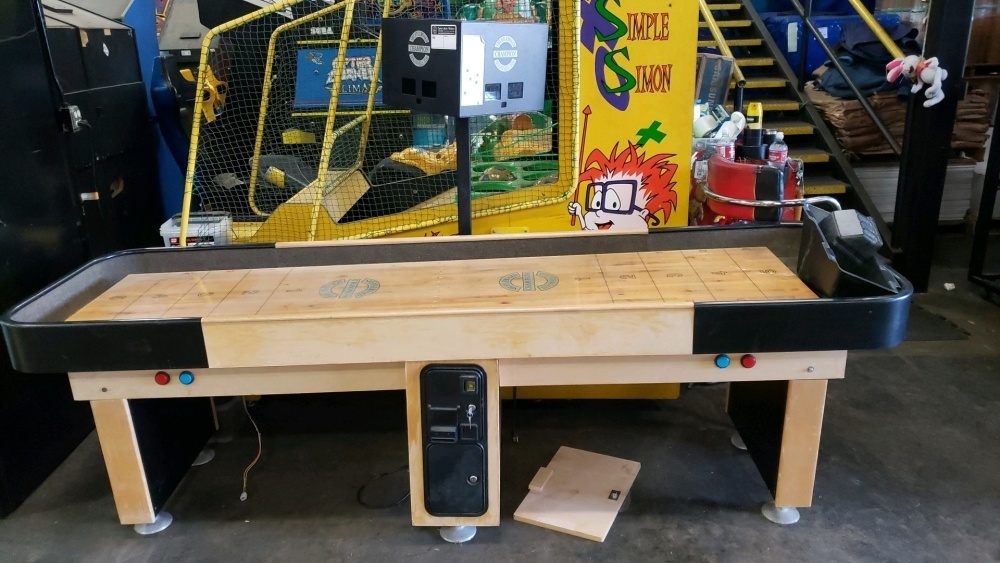 SHUFFLEBOARD 8' CHAMPION COIN-OP WITH DISPLAY