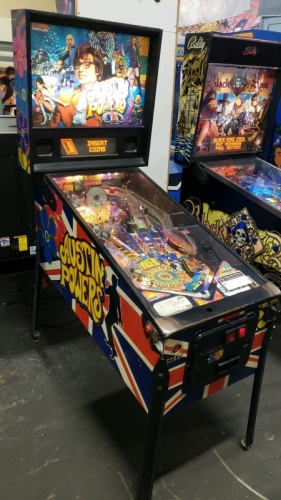 AUSTIN POWERS MAN OF MYSTERY PINBALL MACHINE STERN