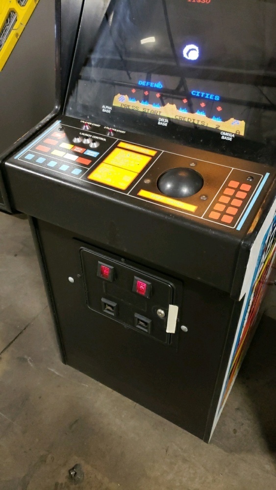 MISSILE COMMAND UPRIGHT CLASSIC ATARI ARCADE GAME