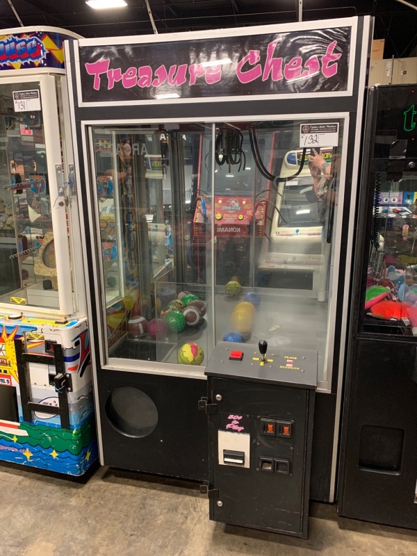 TREASURE CHEST PLUSH CLAW CRANE MACHINE