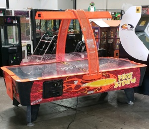 AIR HOCKEY DYNAMO FIRESTORM W/ OVERHEAD SCORING