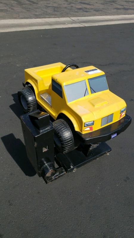 KIDDIE RIDE YELLOW TRUCK