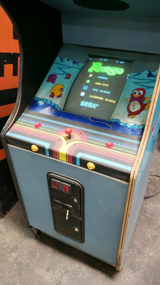 PENGO CLASSIC DEDICATED UPRIGHT ARCADE GAME SEGA