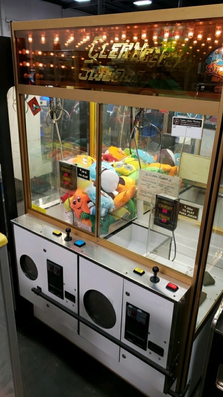 SMART CLEAN SWEEP ANTIQUE PLUSH CLAW CRANE MACHINE