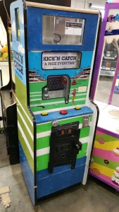 KICK N' CATCH BULK PRIZE VENDING GAME