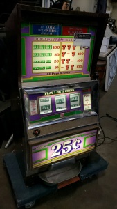 BALLY UPRIGHT $0.25 SLOT MACHINE ANTIQUE