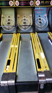 THE ORIGINAL SKEEBALL CLASSIC ALLEY ROLLER TICKET REDEMPTION GAME BAYTEK