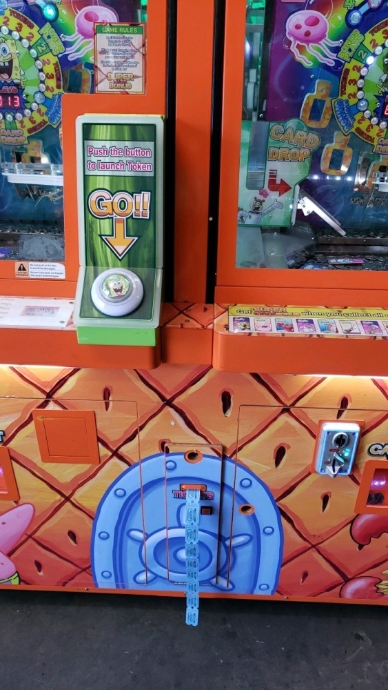 SPONGEBOB PINEAPPLE ARCADE REDEMPTION PUSHER ARCADE GAME