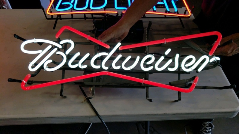 BUDWEISER BEER NEON LIGHTED SIGN