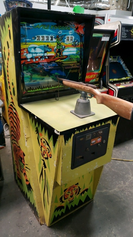 MIDWAY'S THE WILD KINGDOM RIFLE GALLERY E.M. ARCADE GAME